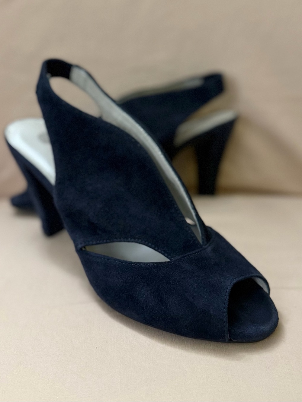 Eric Michael Peru Navy Suede Cutout Slingback Peep Toe Comfort Heels Sz 41 US 10